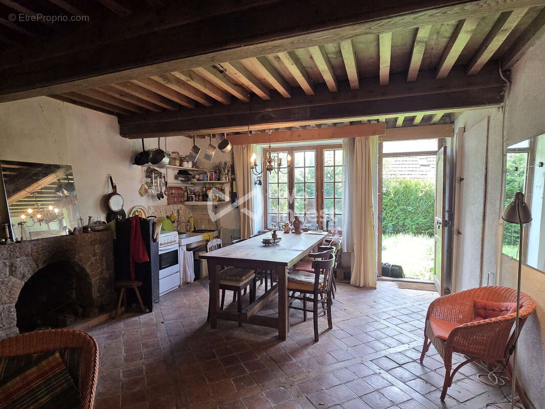 Maison à QUARRE-LES-TOMBES