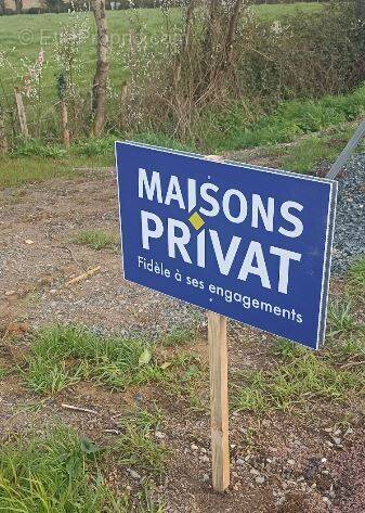 Terrain à BEAULIEU-SOUS-LA-ROCHE