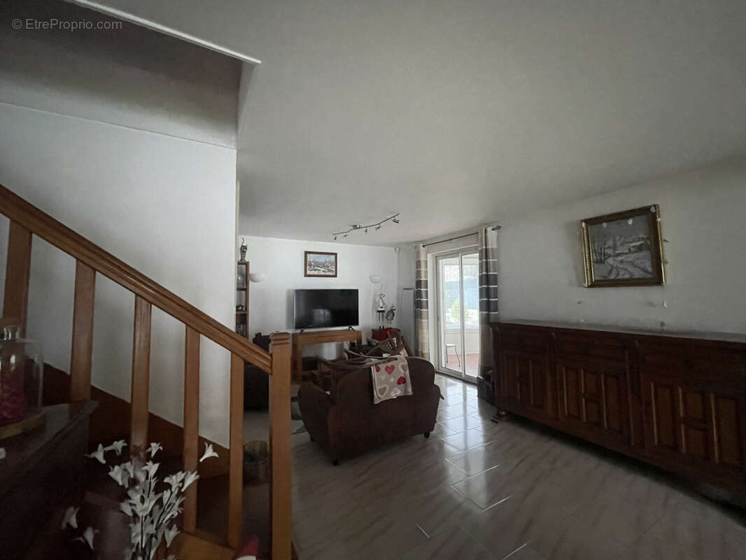 Maison à SAINT-GERMAIN-LESPINASSE