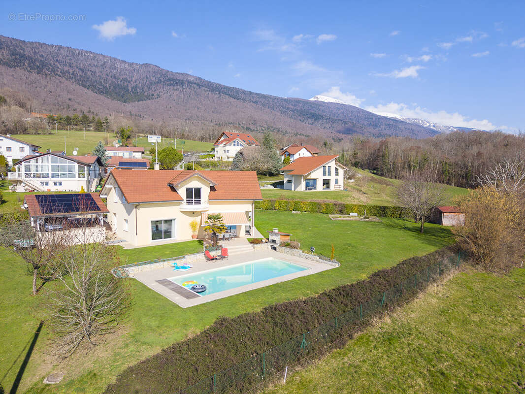 Maison à PERON