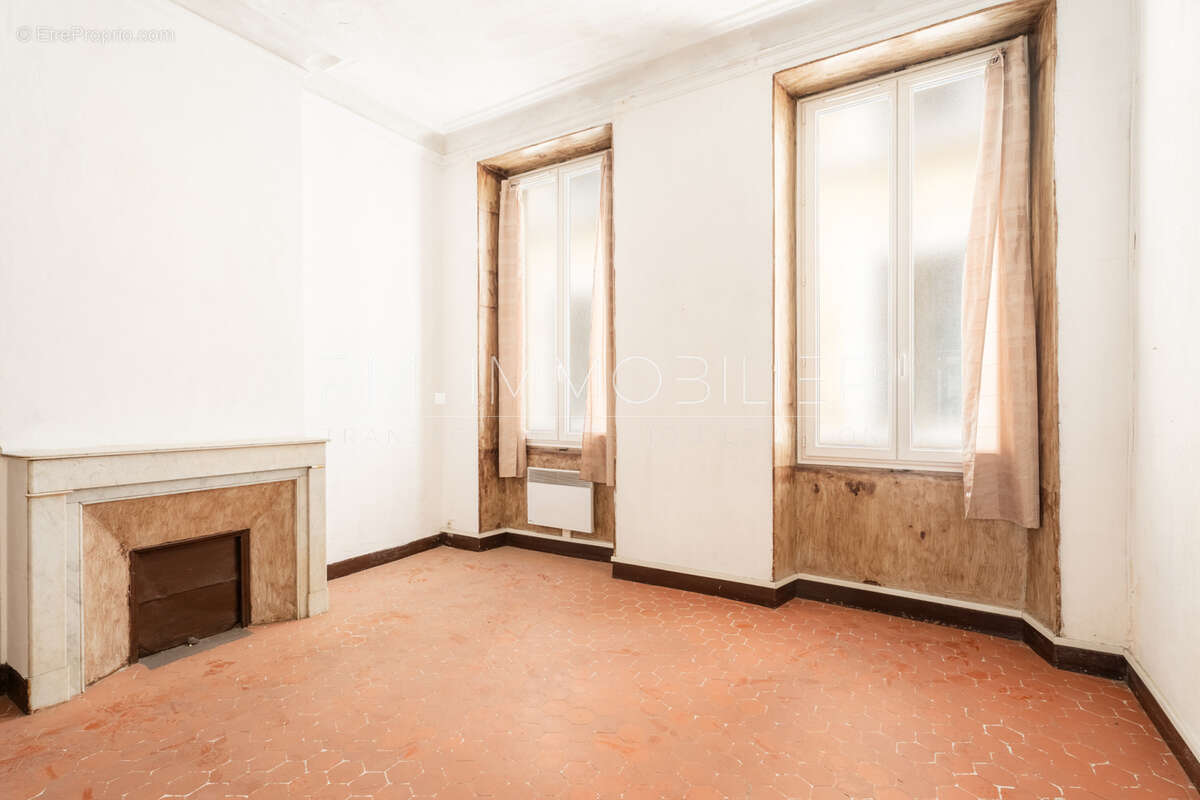 Appartement à MARSEILLE-2E