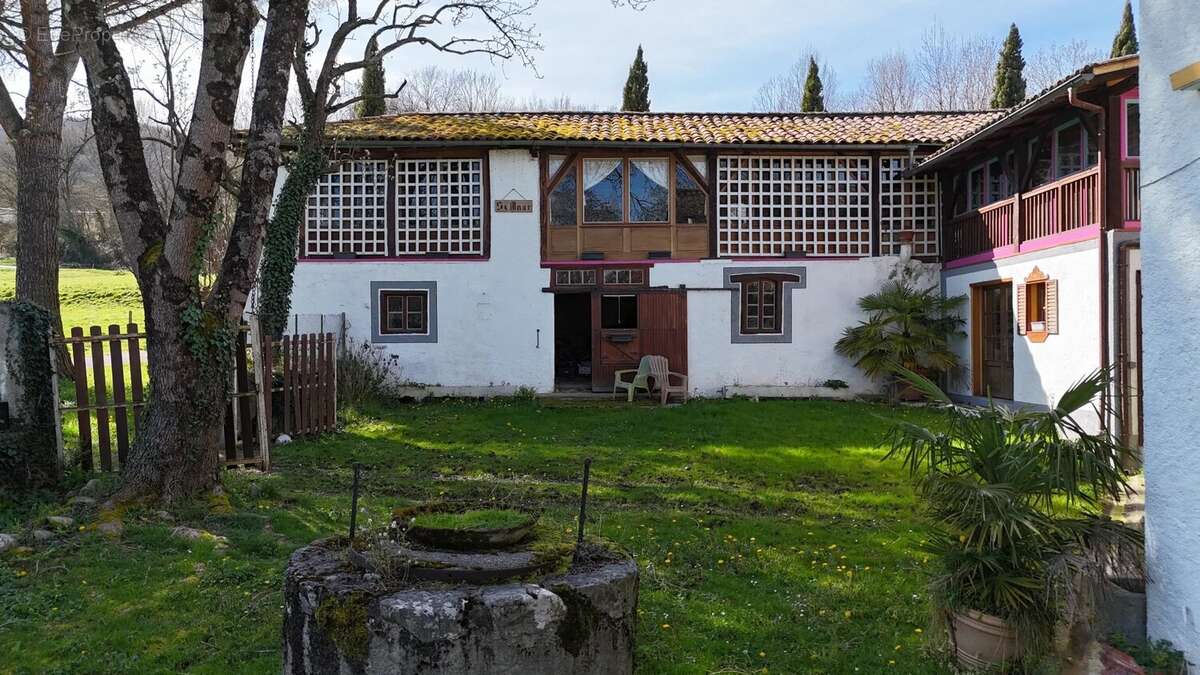 Maison à PRAT-BONREPAUX