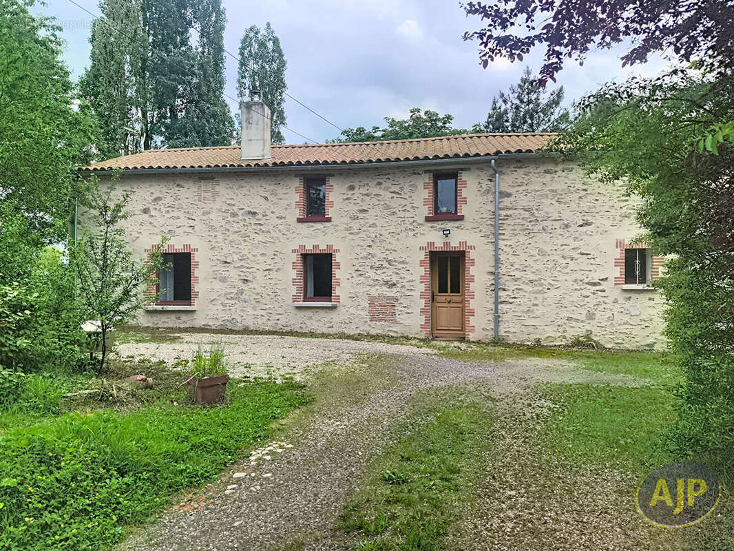 Maison à LES BROUZILS