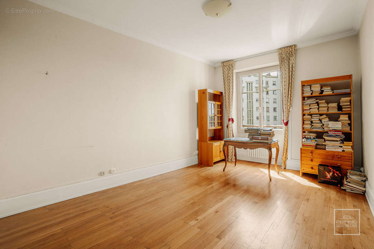 Lyon 7, jean mace, appartement t3, 81 m², cave - photo 2