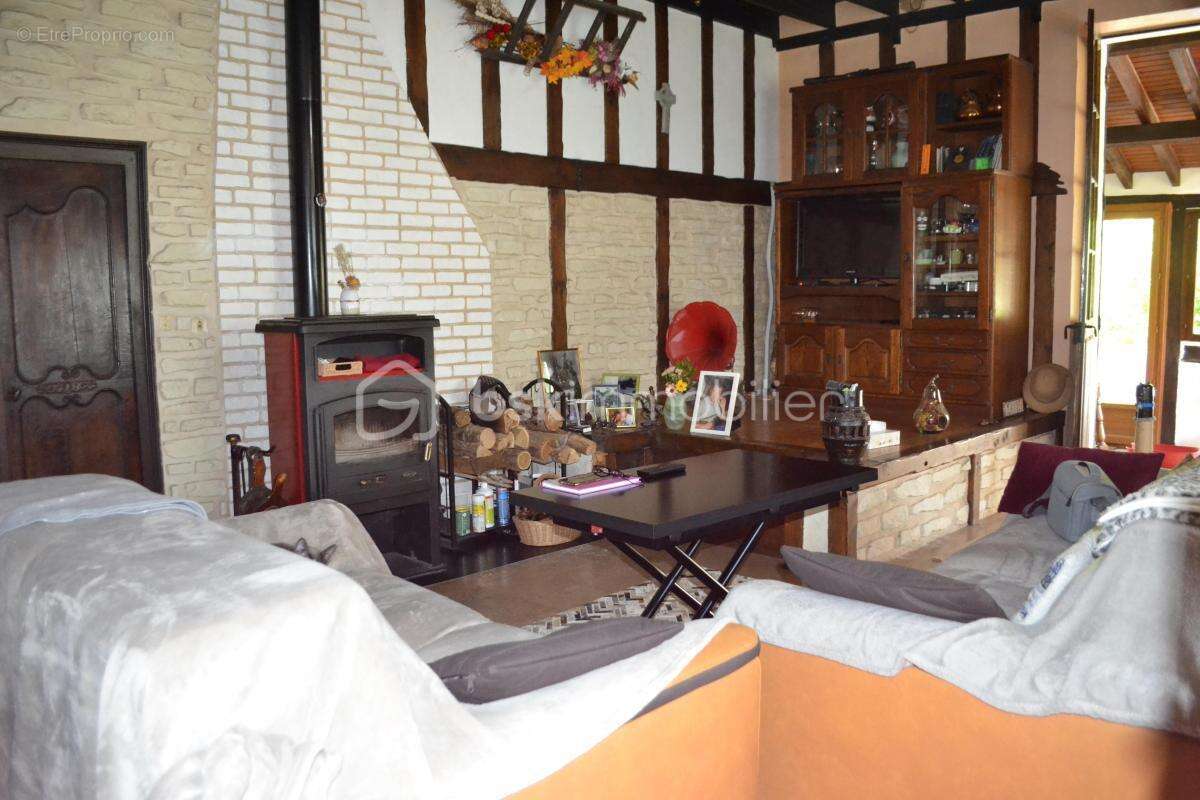 A vendre -longere de 121 m² sur 8000 m² de terrain arbore - photo 6