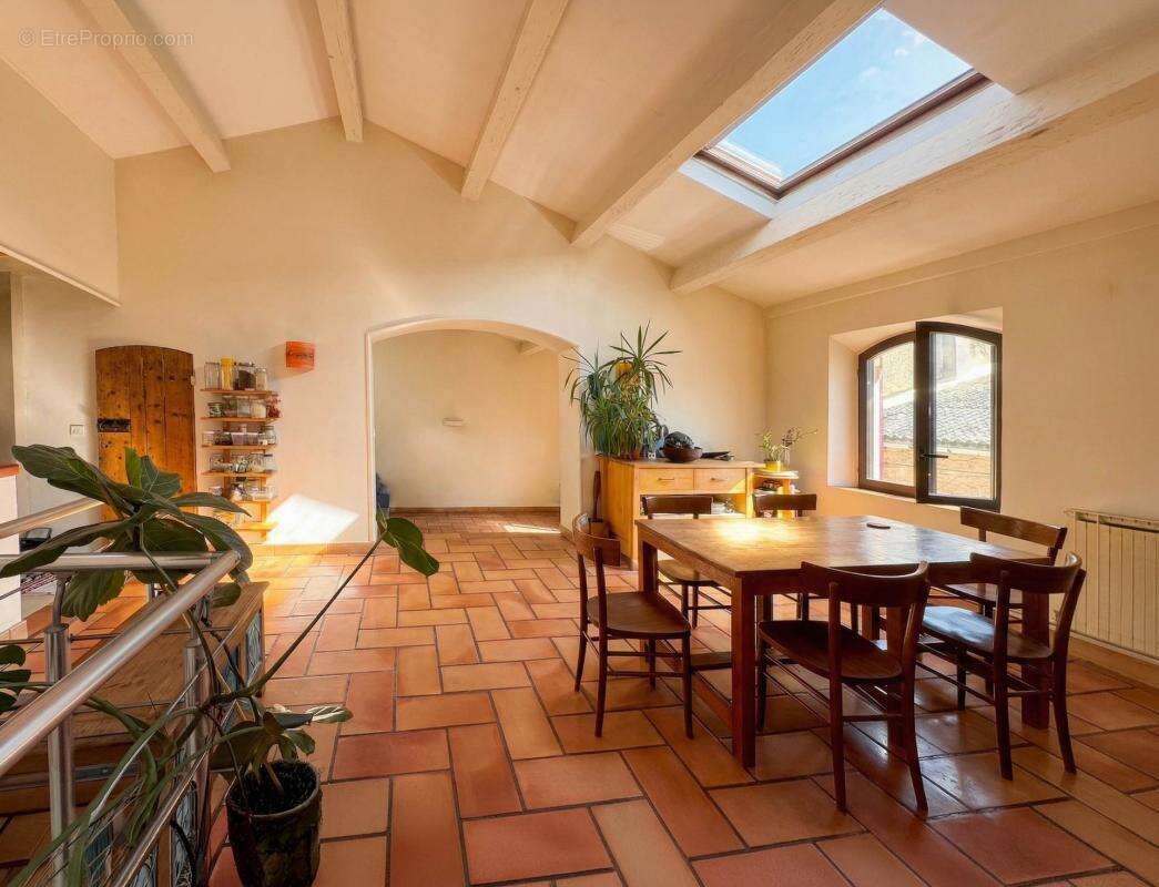 Appartement à MARSEILLE-4E