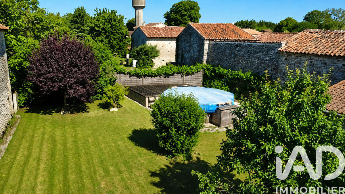Maison 219 m² à Courcome  - photo 2