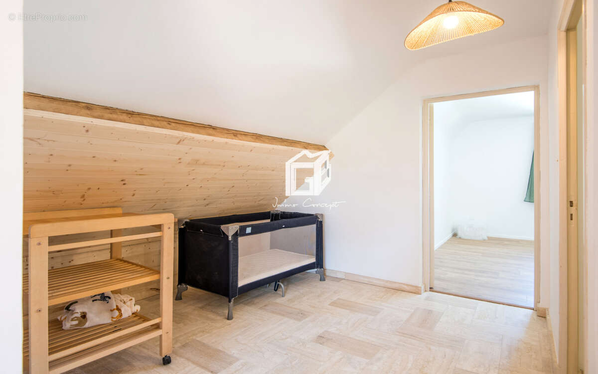 Maison à SALLES-CURAN