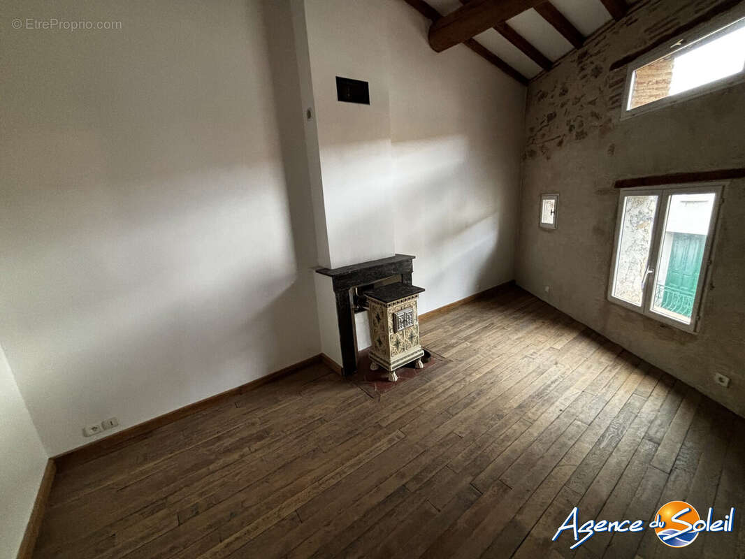 Maison à OPOUL-PERILLOS