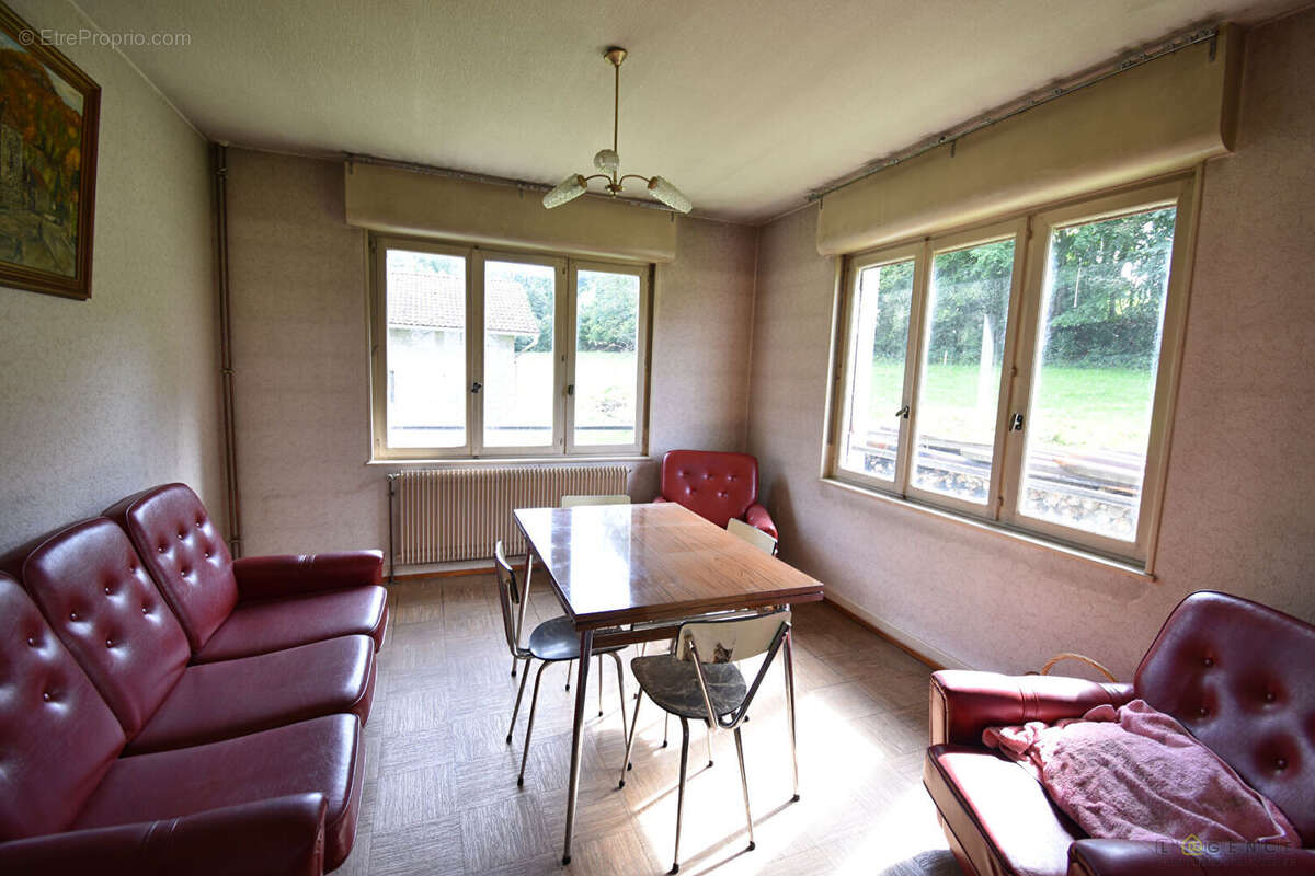 Maison à ENTRE-DEUX-EAUX