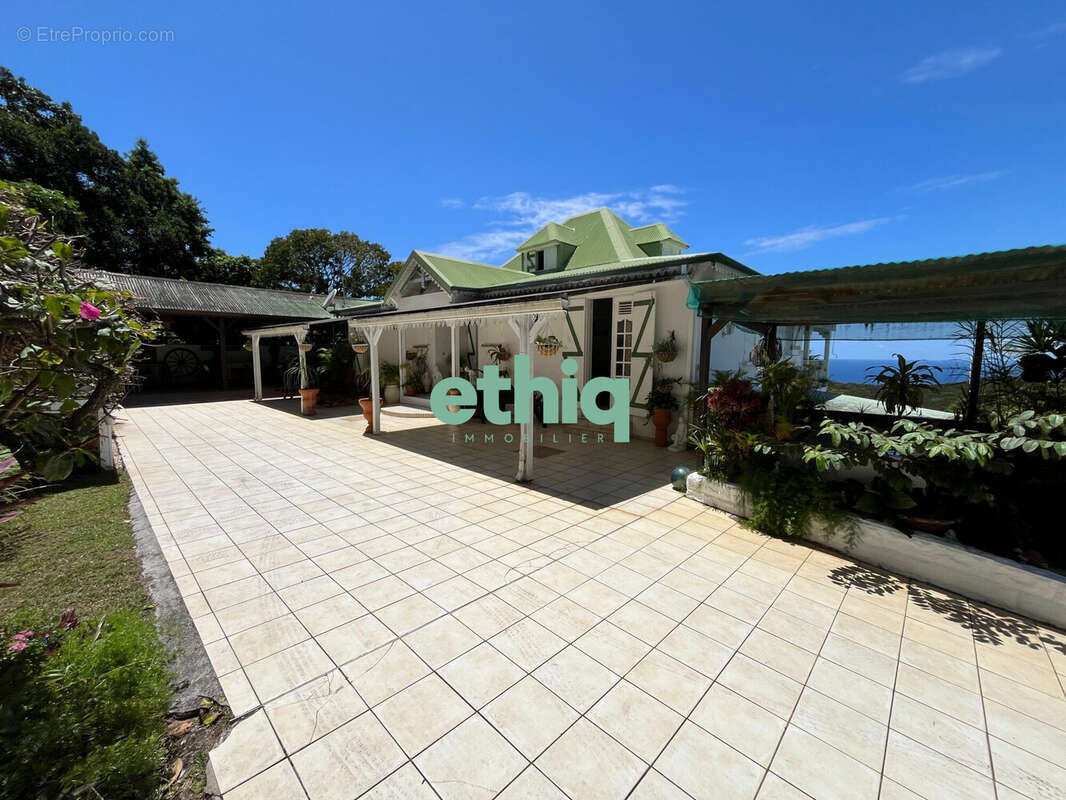 Appartement à DESHAIES