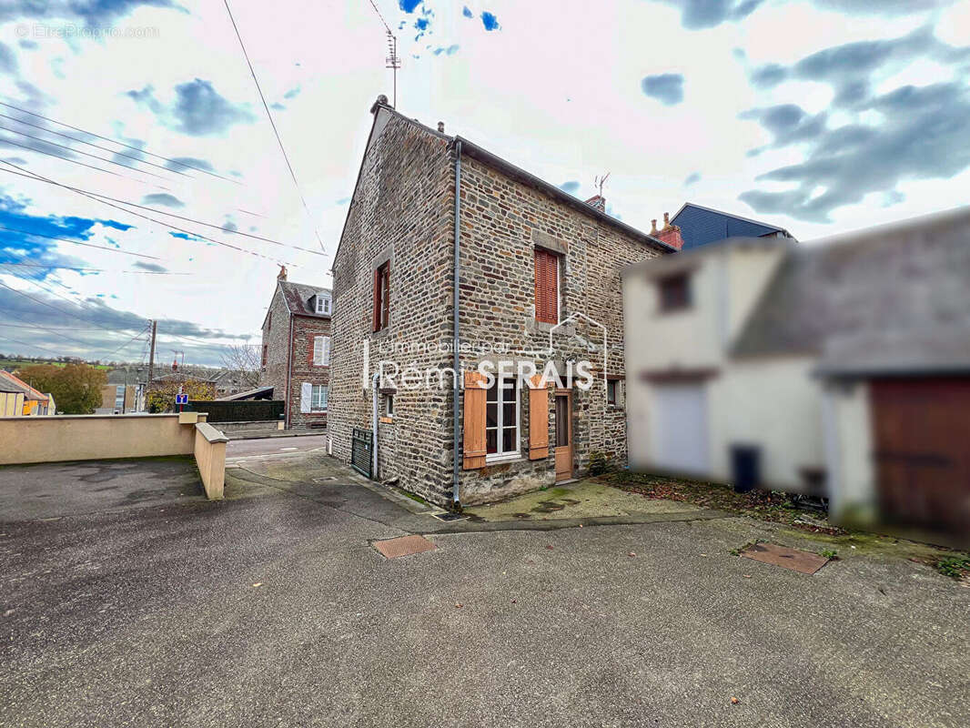 Maison à CONDE-SUR-NOIREAU