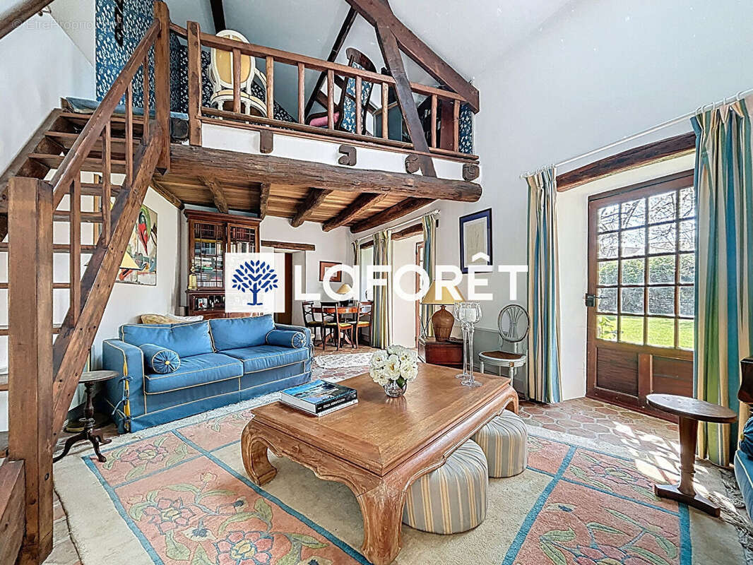 Bâtisse coeur de village avec maison annexe et grange en parfait état - photo 8