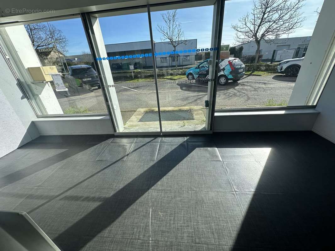 Commerce à MAINVILLIERS