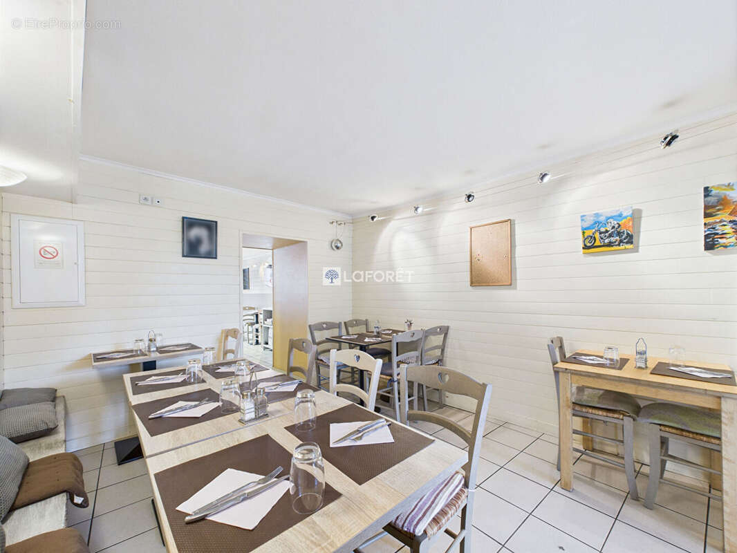 Local commercial Chateaulin 3 pièce(s) 55.12 m2 - photo 3