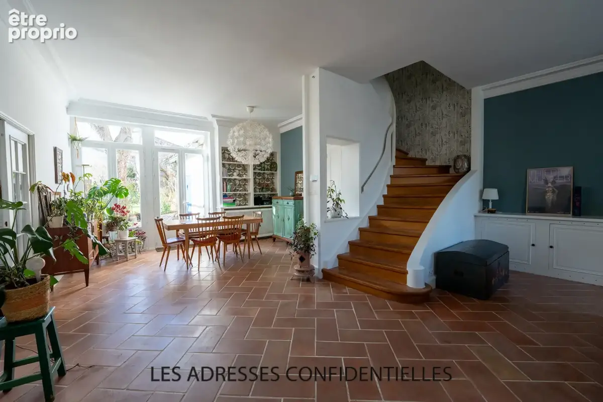 Irigny - Elégante maison de ville 287 m2 sur terrain arboré 425 m2 - photo 3
