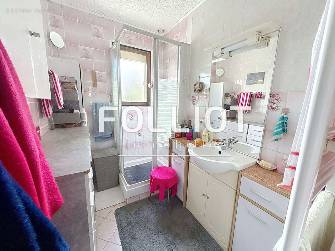 Maison à DONVILLE-LES-BAINS