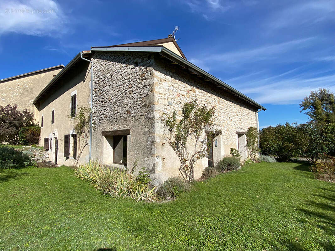 Maison à INJOUX-GENISSIAT