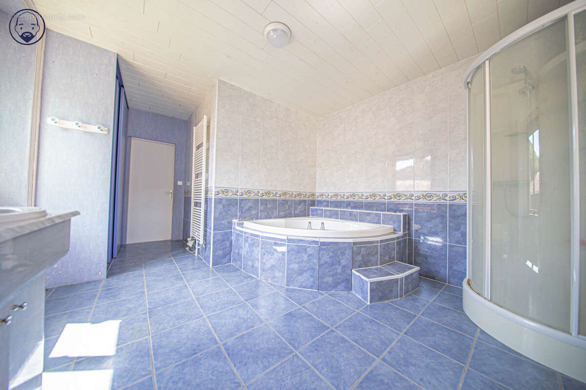Spacieuse maison avec dépendance et pâture - photo 9