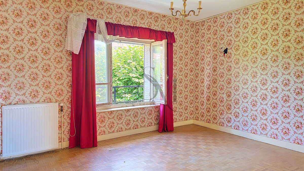Maison à SAINT-PIERRE-LES-NEMOURS