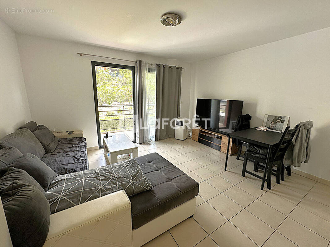 Appartement à SAINT-LAURENT-DU-VAR