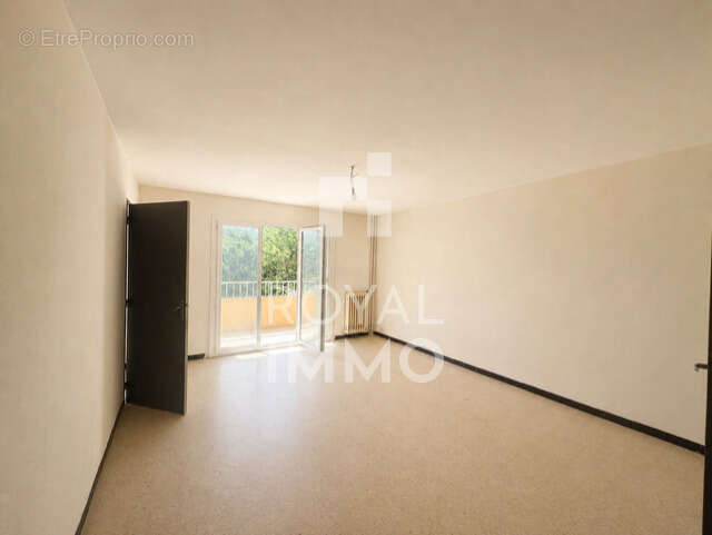 Appartement à SIX-FOURS-LES-PLAGES