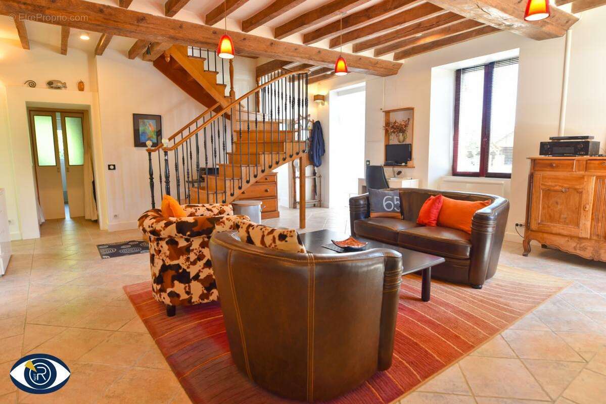 Maison à MONTIGNE-LE-BRILLANT