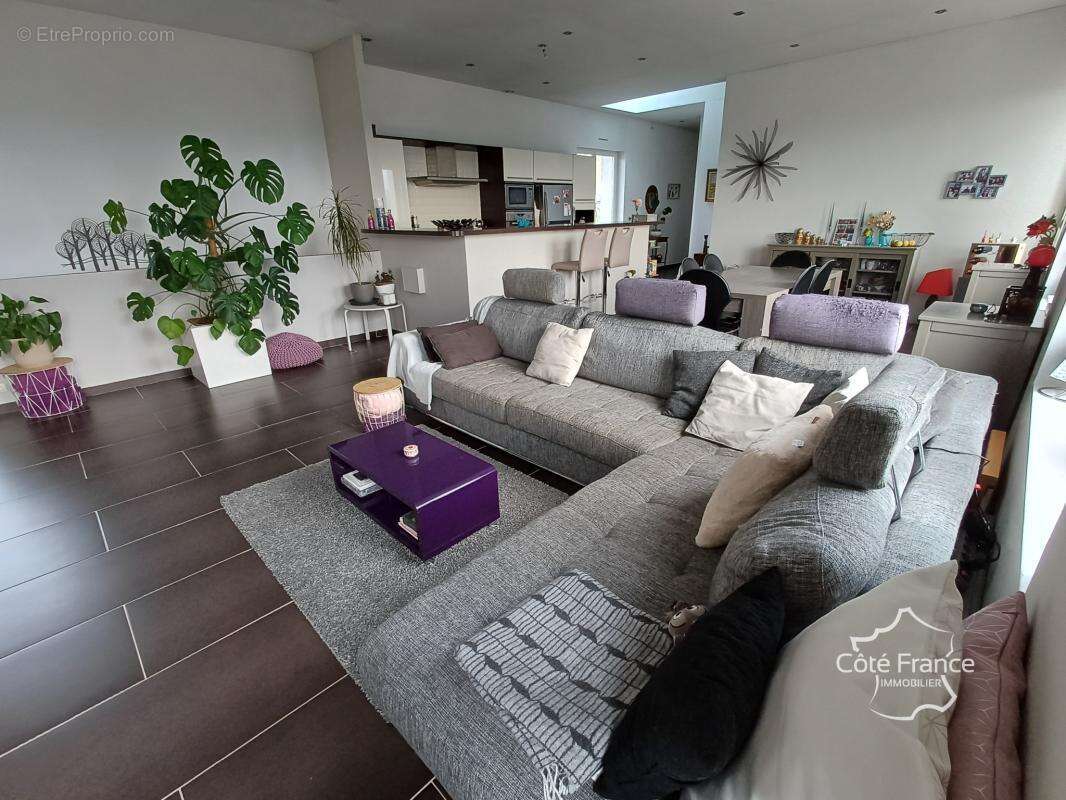 Loft de 129 m2 entièrement rénové, comprenant 4 pièces, dont - photo 9