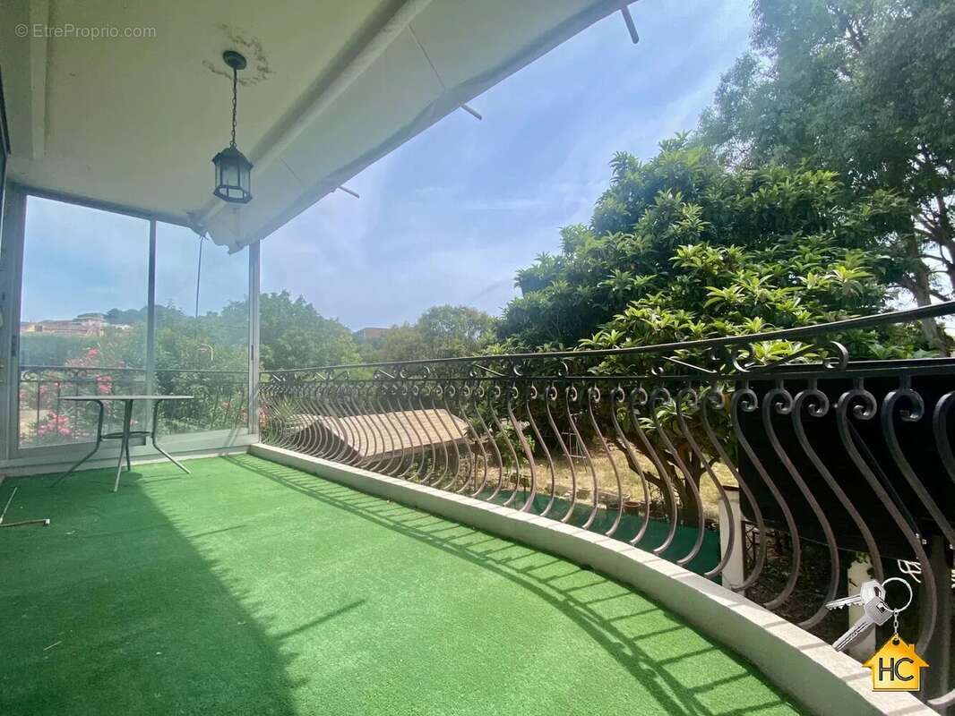 Appartement à MOUGINS