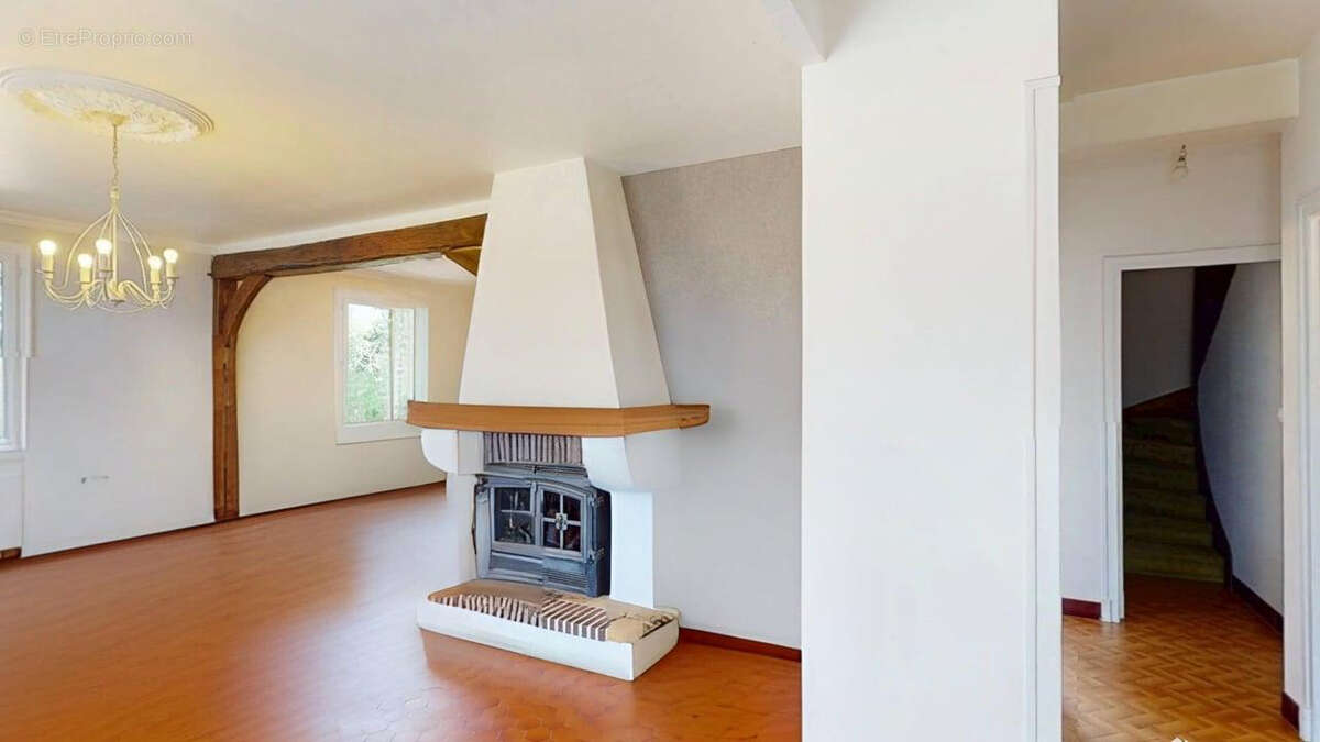 Maison à SAINT-SULPICE-DE-POMMERAY