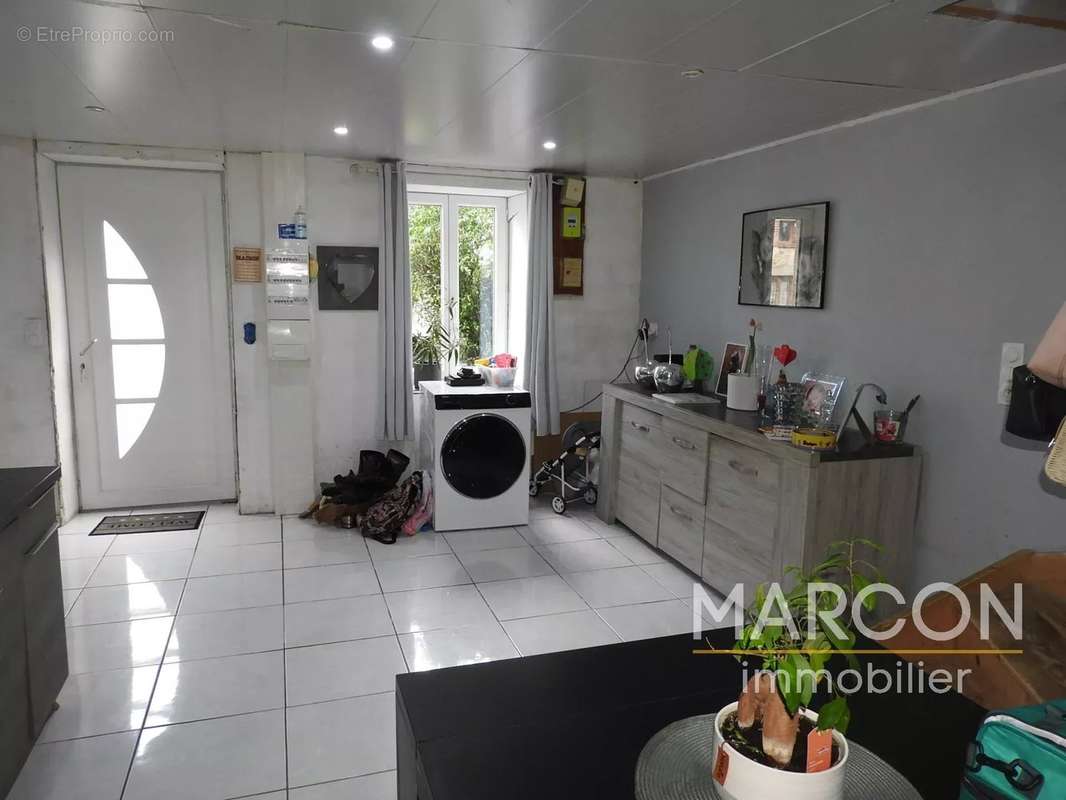 Maison à SAINT-MARC-A-FRONGIER