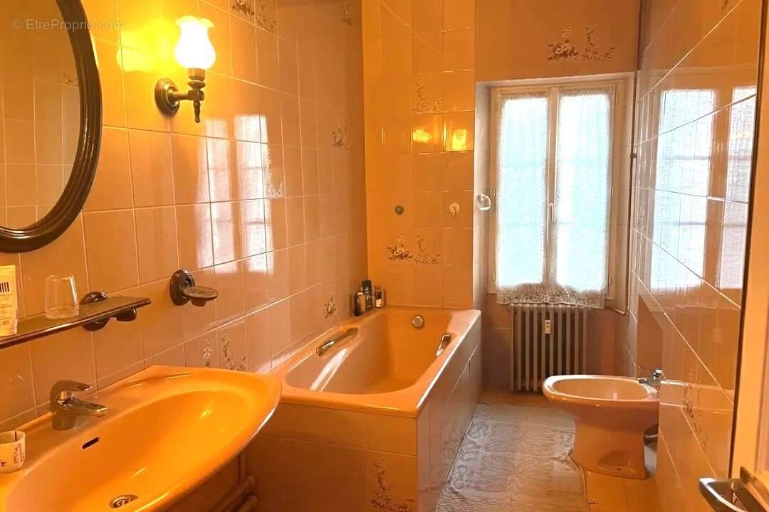 Maison à SAINT-JEAN-D'ANGELY