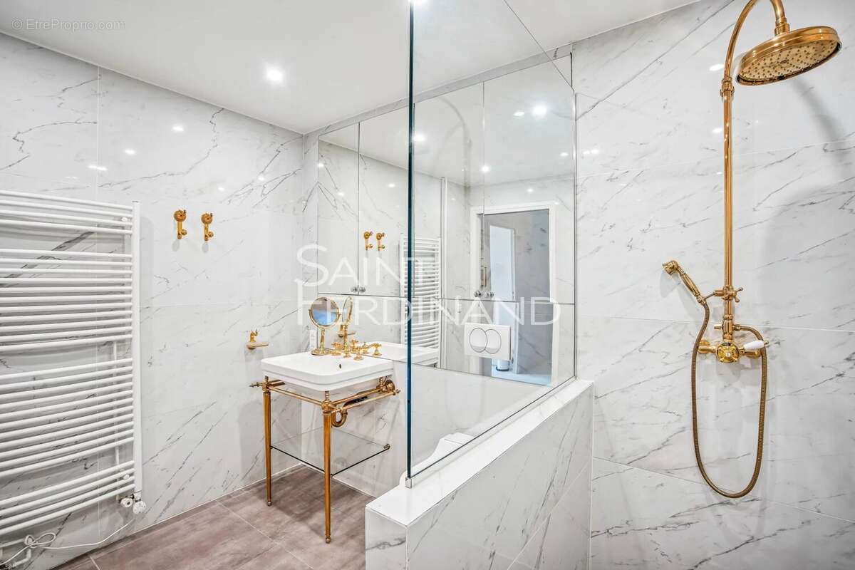 Appartement à NEUILLY-SUR-SEINE