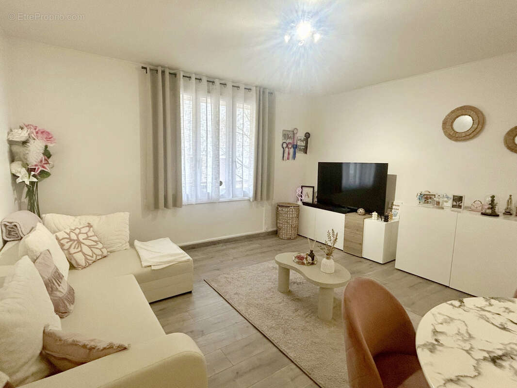 Appartement à LE COTEAU