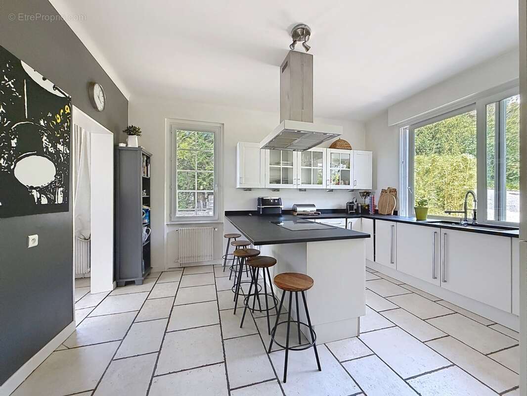 Propriété 7 pièces d'exception 380m2 avec terrain à construire 1000M2 sur les hauteurs de Collonges-sous-Salève – Calme, Vue Jur - photo 10