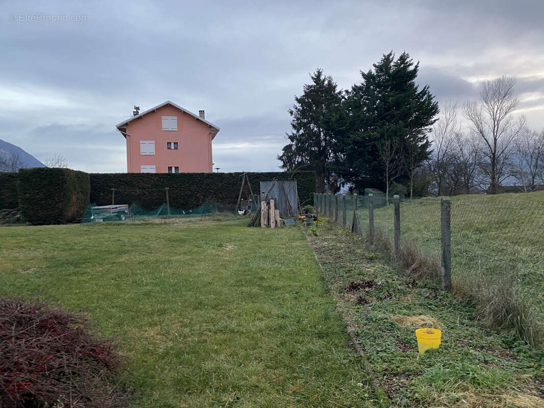 Terrain à LES MARCHES