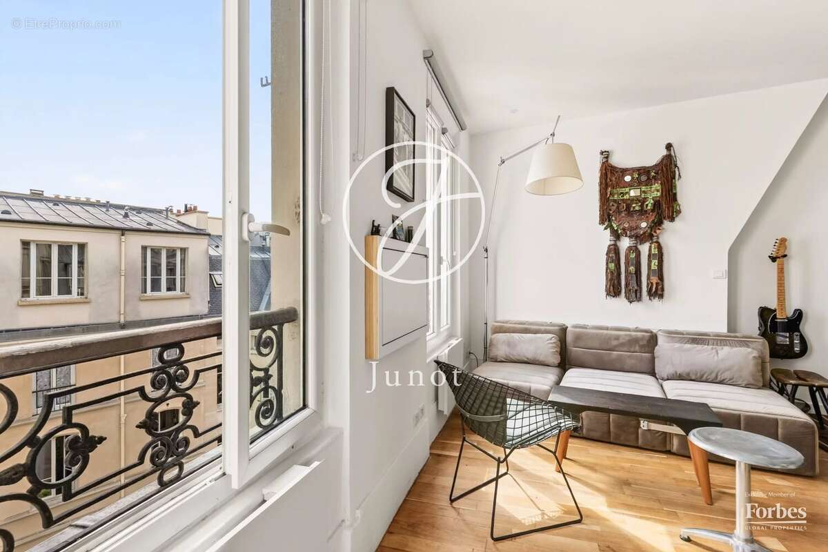 Paris 9e - AVENUE TRUDAINE - Studio - 23,20m² Carrez - Dernier étage - photo 8