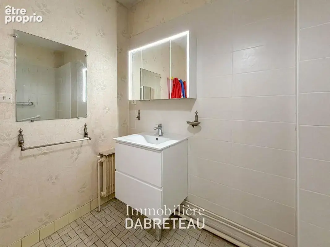 Lyon 6ème - Appartement traversant de 63M2 + grenier + parking - photo 13