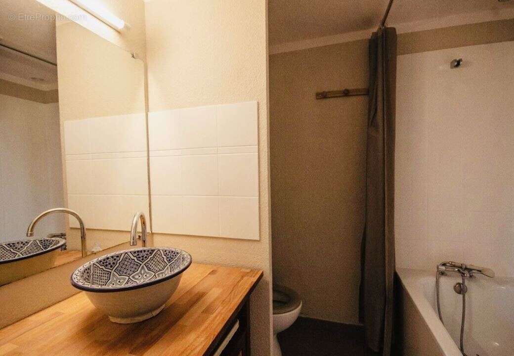 Maison à VIC-LA-GARDIOLE