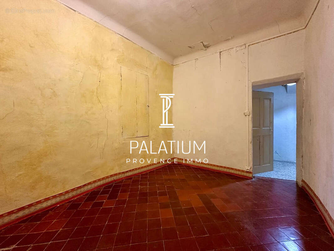 Maison à SAINT-SATURNIN-LES-APT