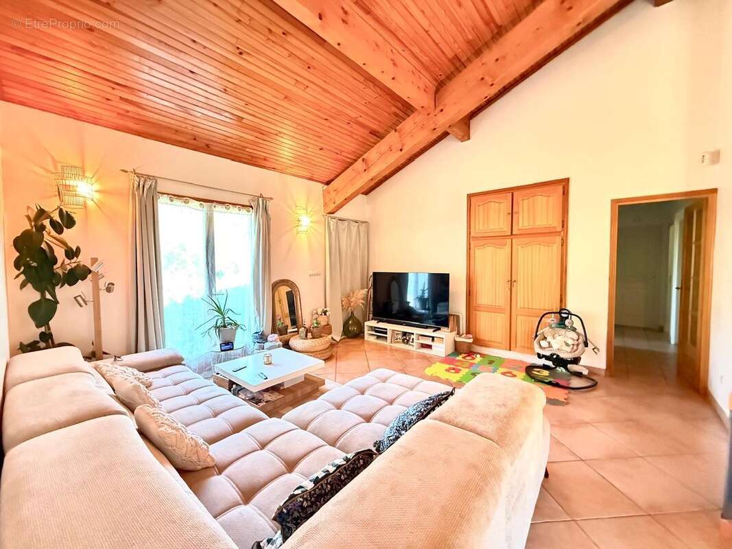   - Maison à AX-LES-THERMES