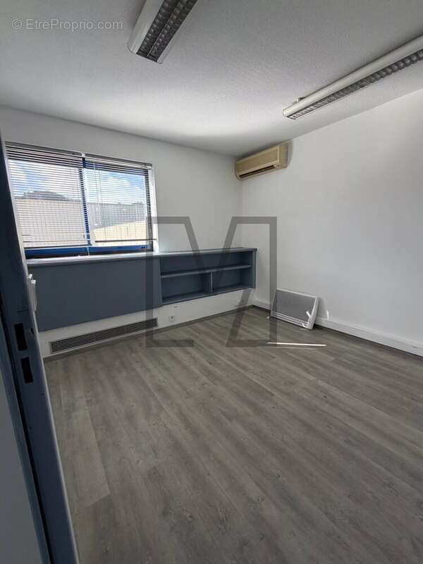 Commerce à MARSEILLE-9E