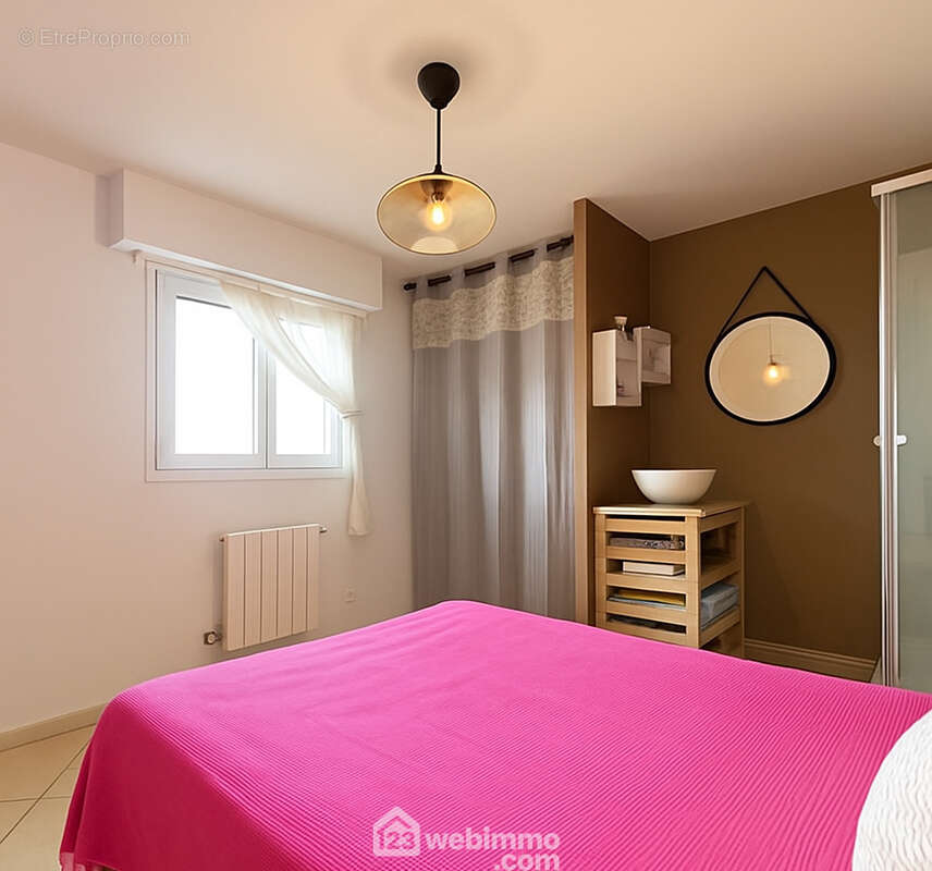 Chambre moderne avec dressing et salle d?eau attenante. - Appartement à SAINTE-MAXIME