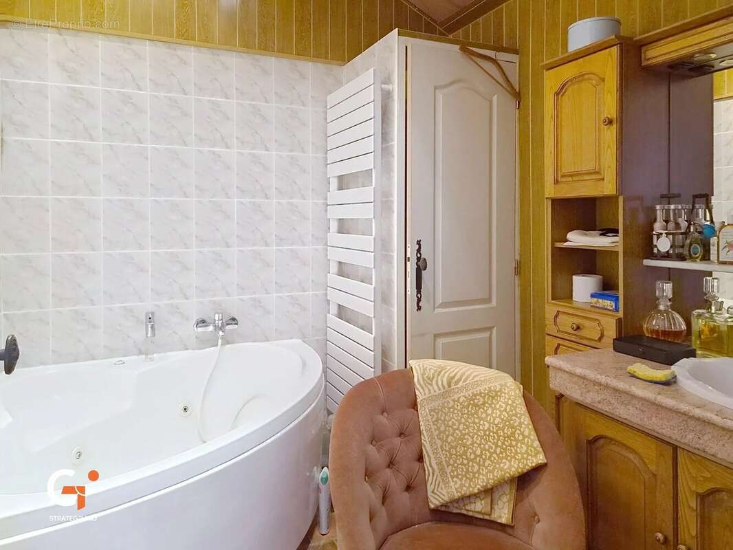 Superbe propriete historique du xveme, 10 mn de dieppe. - photo 17