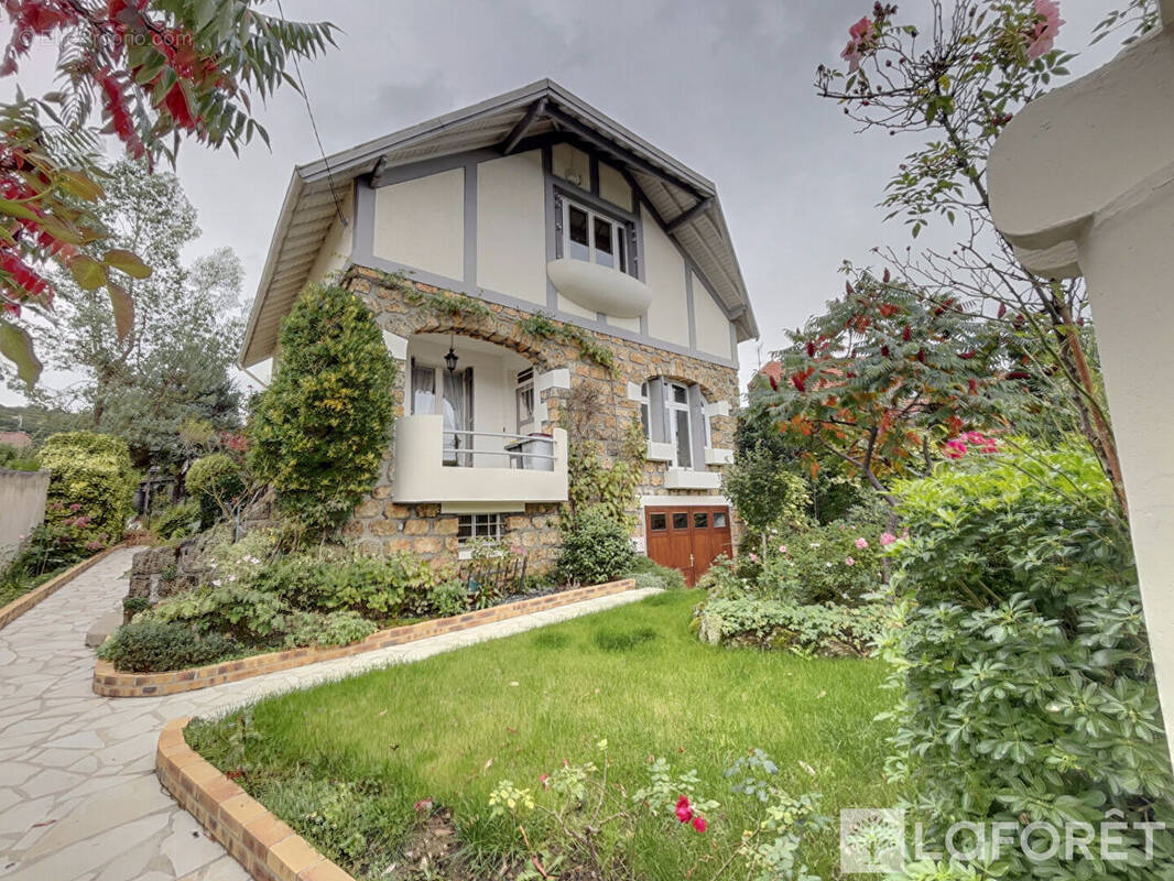 Maison à SAINT-REMY-LES-CHEVREUSE