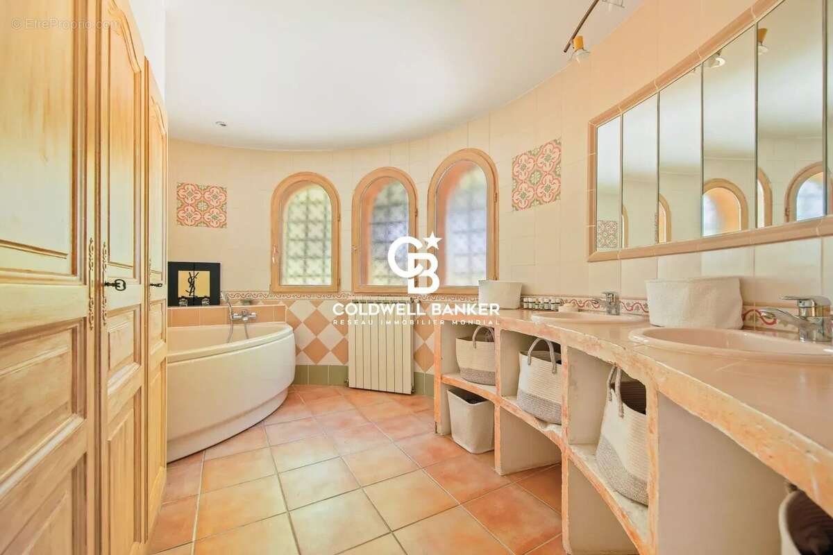 Maison à BORMES-LES-MIMOSAS