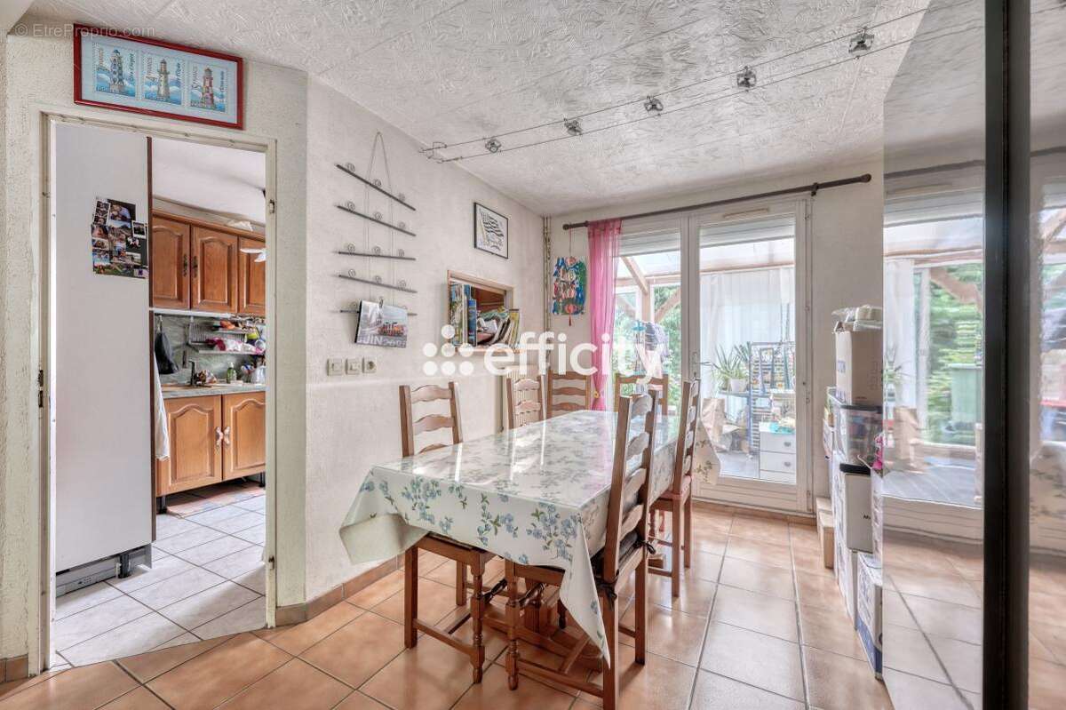 Maison à SAINT-PIERRE-DU-PERRAY