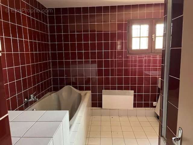 Commerce à VARENNES-VAUZELLES