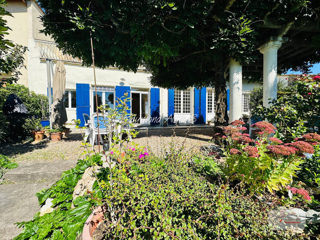 Maison à SAINT-EMILION