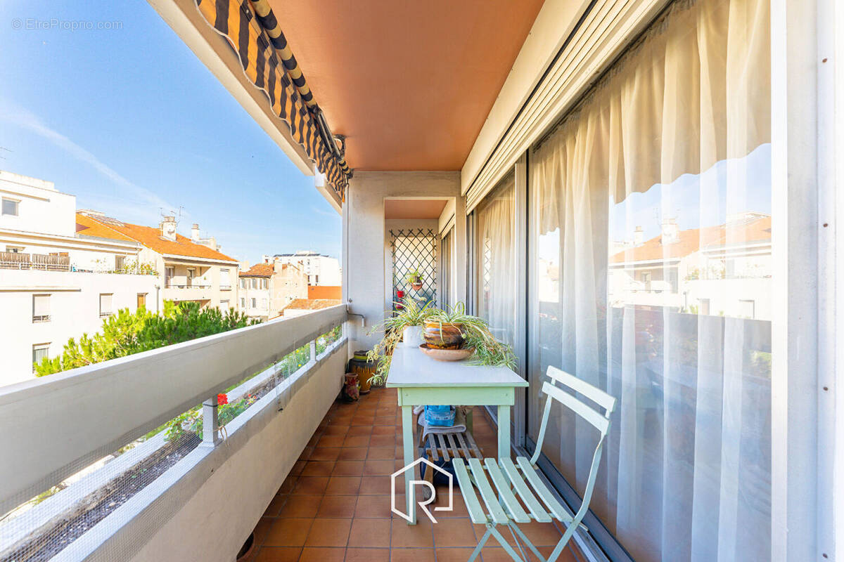 Appartement à MARSEILLE-4E